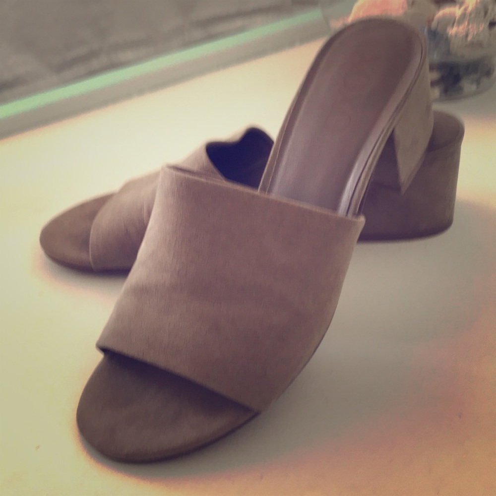 Beige sandals!
